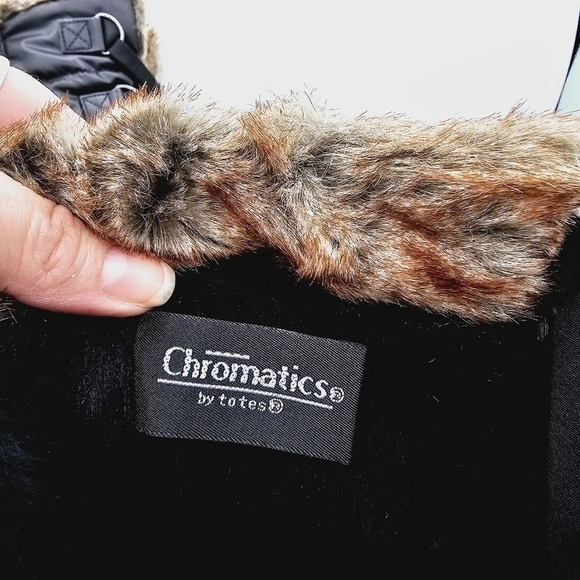 Chromatics by Totes Black Puffer Faux Fur Winter Snow Boots NWT, size 9 - Picture 11 of 13
